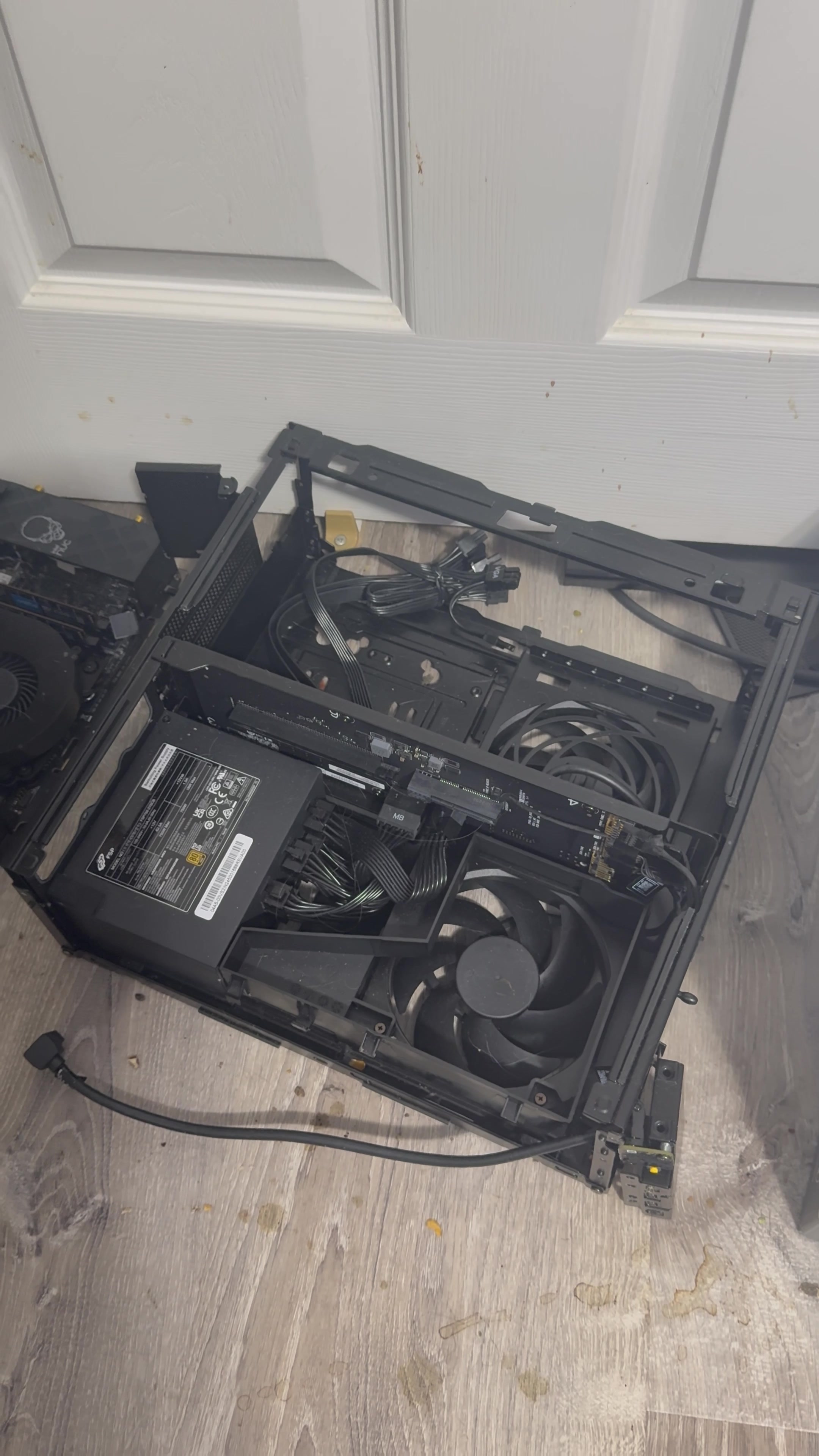 Very compact server/workstation used as a serviceability warning